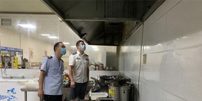 河北省石家庄栾城区市场监管局开展烧烤行业和餐饮油烟专项夜查