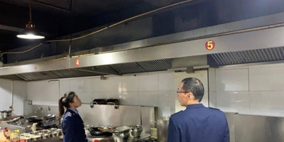遵义市桐梓县龙华路一整条街的餐馆都存在严重油烟污染