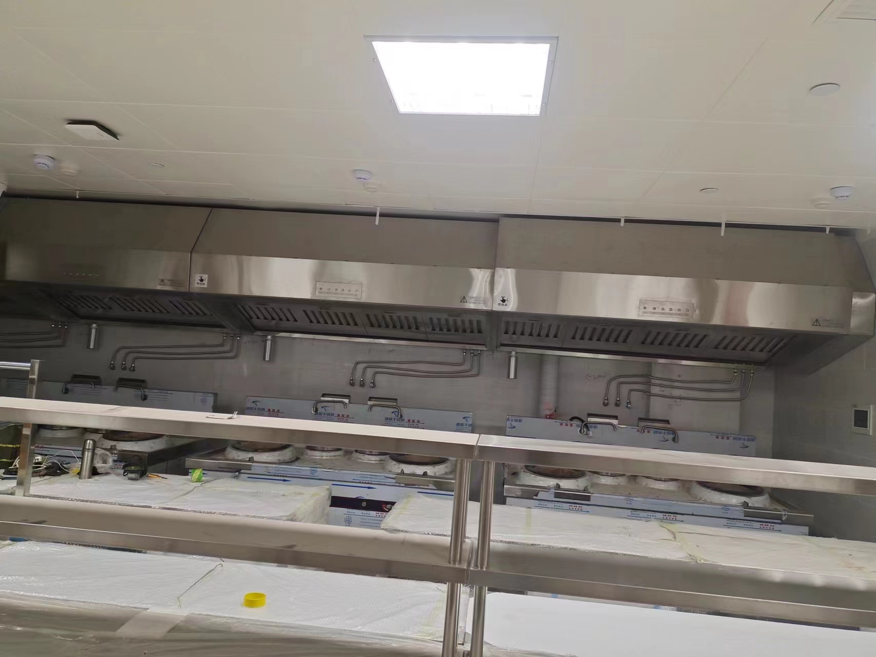 北京中德产业园食堂-壹指蓝无烟管油烟净化一体机案例 北京中德产业园食堂-壹指蓝无烟管油烟净化一体机案例