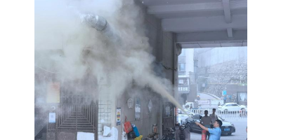 厦门园山社区一店铺油烟管道起火 民警及时扑灭